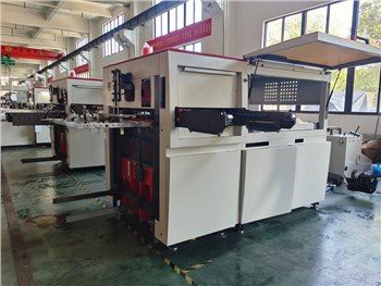 Pappbecher aus Holz Stanzmaschine